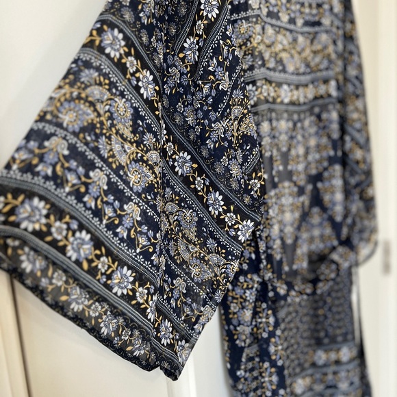 Express Blue Kimono with Flowing Sleeves and Tie Belt - Picture 8 of 11